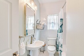 4 Mi to Moody Gardens: Galveston Home w/ Grill