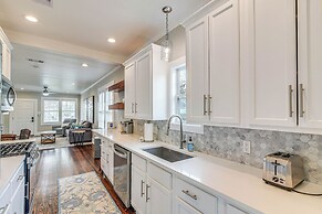 4 Mi to Moody Gardens: Galveston Home w/ Grill