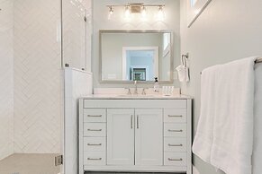 4 Mi to Moody Gardens: Galveston Home w/ Grill