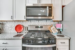 Pet-friendly Mableton Home w/ Grill & Fire Pit!