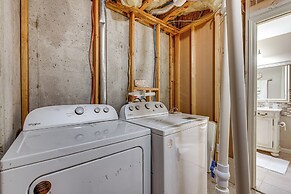 Pool Table & Patio: Cozy Lawrenceville Apt