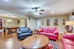 Pool Table & Patio: Cozy Lawrenceville Apt