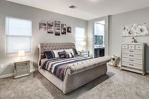 Marana Home w/ Pool Access & Mountain Views!