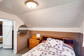 'blackberry Cottage' w/ Yard Near Westport & Beach