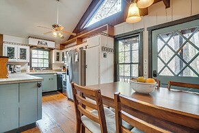Charming Cabin w/ Fire Pit & Decks ~ 7 Mi to Helen