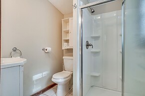 Charming Cabin w/ Fire Pit & Decks ~ 7 Mi to Helen