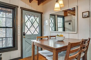 Charming Cabin w/ Fire Pit & Decks ~ 7 Mi to Helen