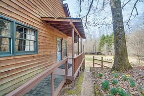 Charming Cabin w/ Fire Pit & Decks ~ 7 Mi to Helen