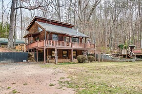 Charming Cabin w/ Fire Pit & Decks ~ 7 Mi to Helen