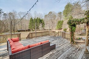 Charming Cabin w/ Fire Pit & Decks ~ 7 Mi to Helen