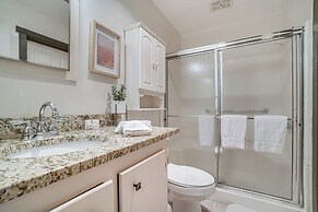 Charming Cabin w/ Fire Pit & Decks ~ 7 Mi to Helen