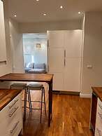 Luxury Apartment in City Hotspot