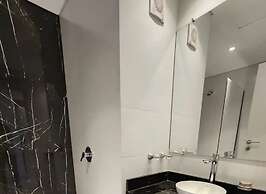 Apartament central with river views pool