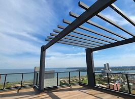 Apartament central with river views pool