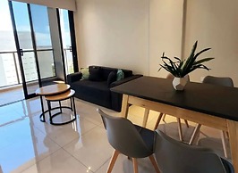 Apartament central with river views pool