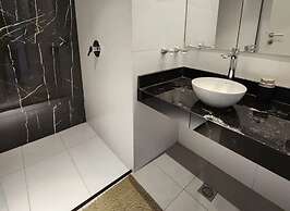 Apartament central with river views pool