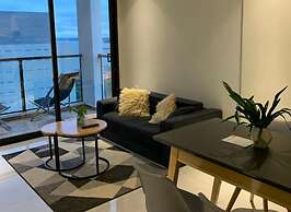 Apartament central with river views pool