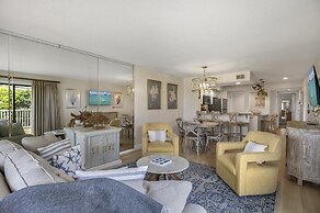 819 Harbour Point 'steel Magnolia on the Bay'