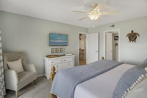 819 Harbour Point 'steel Magnolia on the Bay'