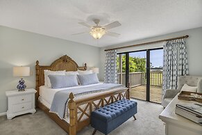 819 Harbour Point 'steel Magnolia on the Bay'