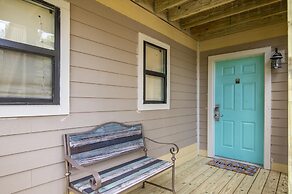 819 Harbour Point 'steel Magnolia on the Bay'