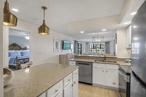 819 Harbour Point 'steel Magnolia on the Bay'