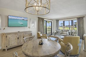 819 Harbour Point 'steel Magnolia on the Bay'