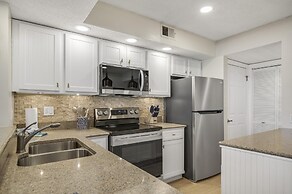 819 Harbour Point 'steel Magnolia on the Bay'