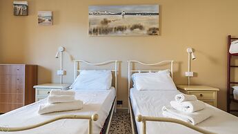 Marina Bike Family Home