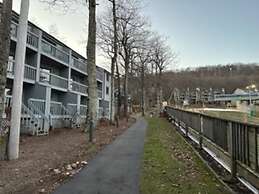 Condo Wintergreen pet Friendly Pool Access