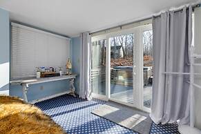 Wintergreen Retreat Jacuzzi Sauna dog Friendly