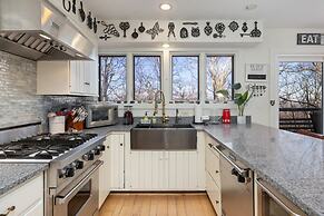 Wintergreen Retreat Jacuzzi Sauna dog Friendly