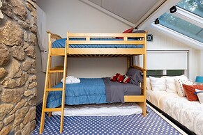 Wintergreen Retreat Jacuzzi Sauna dog Friendly