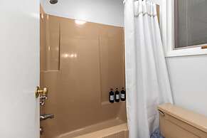 Wintergreen Retreat Jacuzzi Sauna dog Friendly