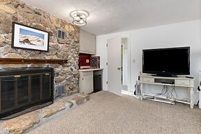 Wintergreen Retreat Jacuzzi Sauna dog Friendly