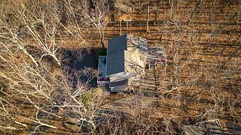 Wintergreen Retreat Jacuzzi Sauna dog Friendly