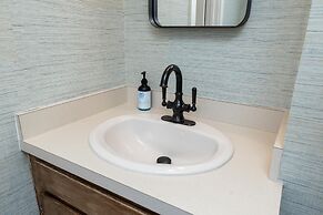 Wintergreen Retreat Jacuzzi Sauna dog Friendly