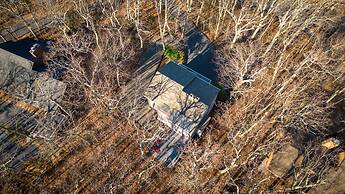 Wintergreen Retreat Jacuzzi Sauna dog Friendly