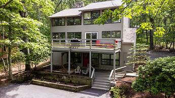 Wintergreen Retreat Jacuzzi Sauna dog Friendly