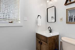 Wintergreen Retreat Jacuzzi Sauna dog Friendly