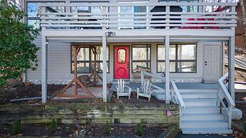 Wintergreen Retreat Jacuzzi Sauna dog Friendly