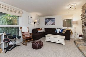 Wintergreen Retreat Jacuzzi Sauna dog Friendly