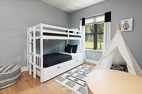 Oasis Near Charlottesville With Pool Grill