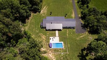 Oasis Near Charlottesville With Pool Grill