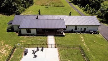 Oasis Near Charlottesville With Pool Grill