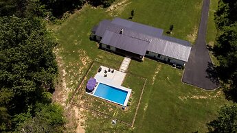 Oasis Near Charlottesville With Pool Grill