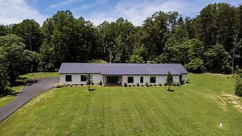 Oasis Near Charlottesville With Pool Grill