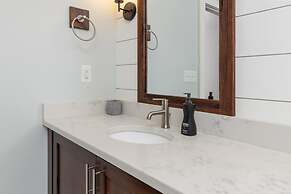 Oasis Near Charlottesville With Pool Grill