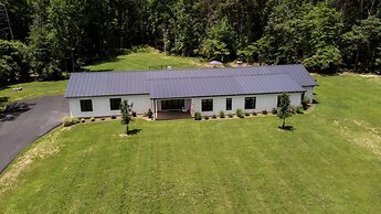 Oasis Near Charlottesville With Pool Grill