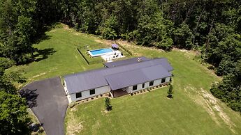 Oasis Near Charlottesville With Pool Grill